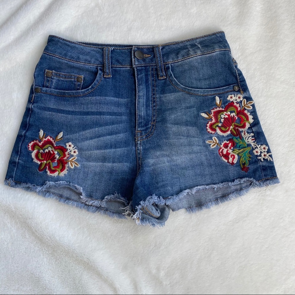 Sun & Shadow jean embroidered shorts size 26